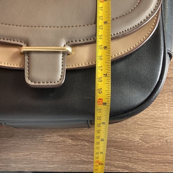 NWT Real Simple Madison Saddle Bag Taupe Multi R1391 - Picture 8 of 10